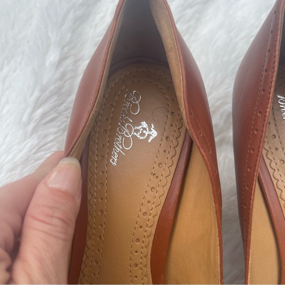 Brooks Brothers Kitten Heels Women’s size 9 Brown with Tassels - Picture 2 of 11